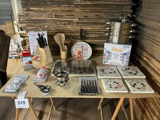 Stoomset 4 delig, messenblok 8 delig en divers keukengerei