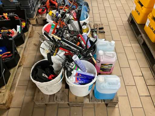 Dichtungspistolen und verschiedene Handwerkzeuge