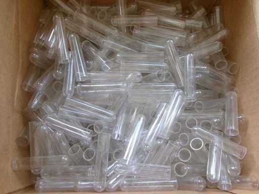 Veel voorbereidingen, tubes, verlopen, decoratieve items (TR) 