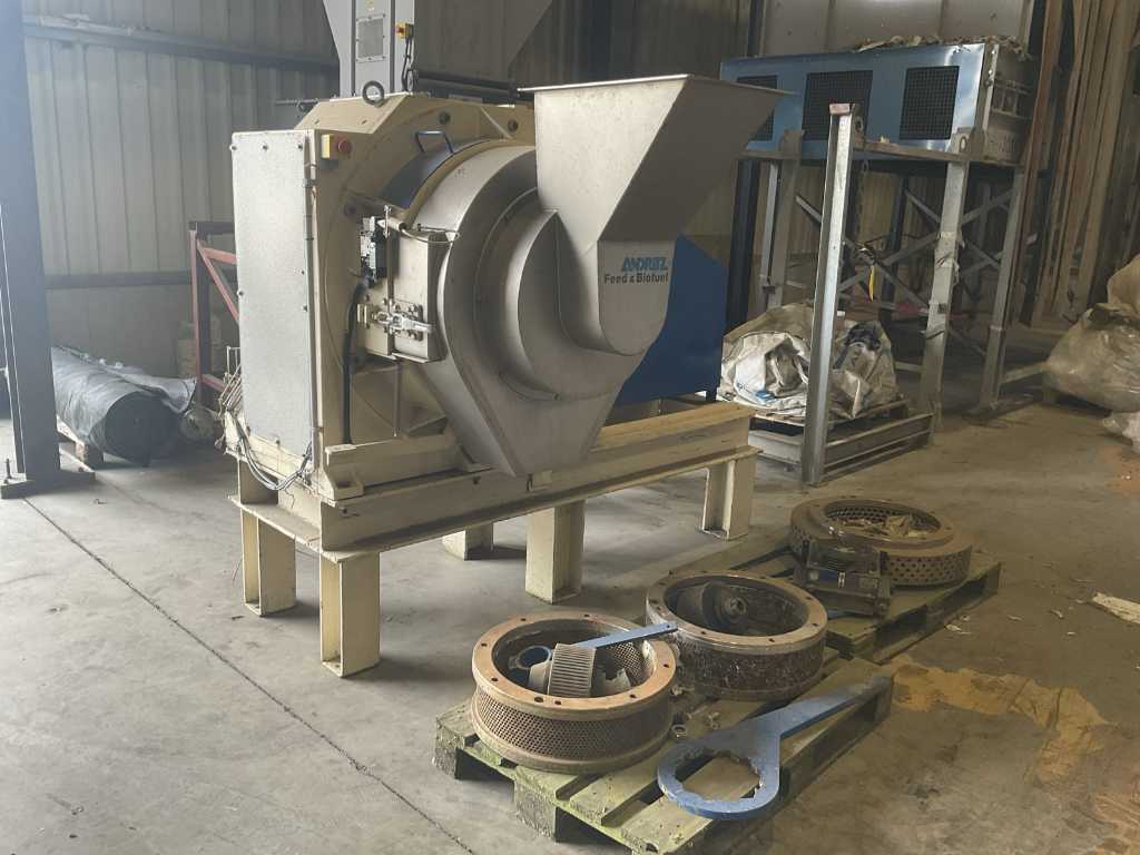 Andritz V-3/150C-2R (rev) Pallet press