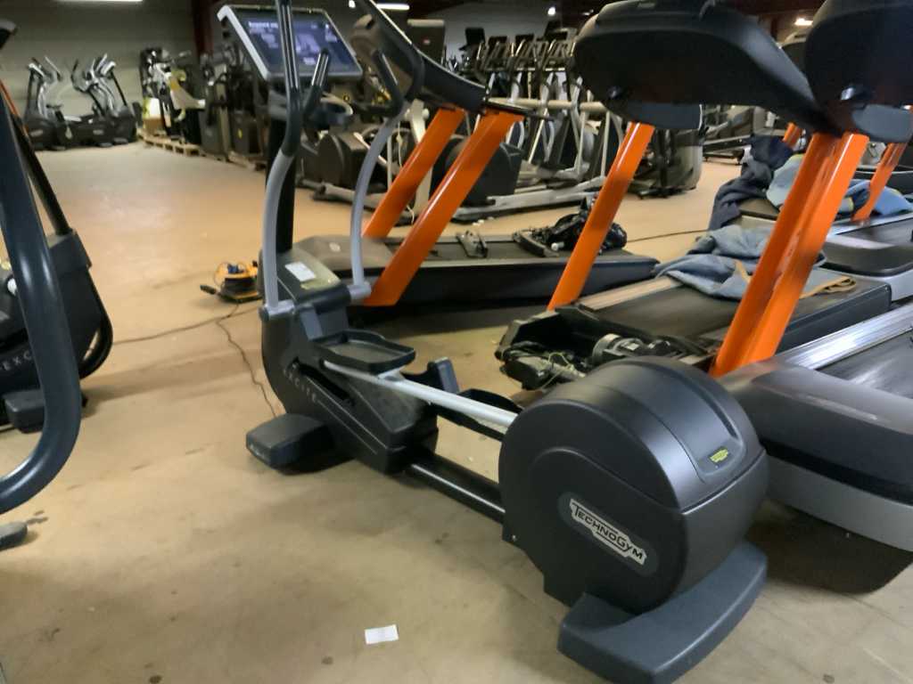 technogym excite visioweb synchro 700 elliptical cross trainer