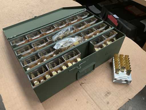 Ensemble d’épingles à linge militaires vintage