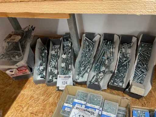 Charge von Muttern und Schrauben