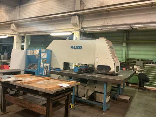 1991 LVD Omega-I CNC Ponsmachine