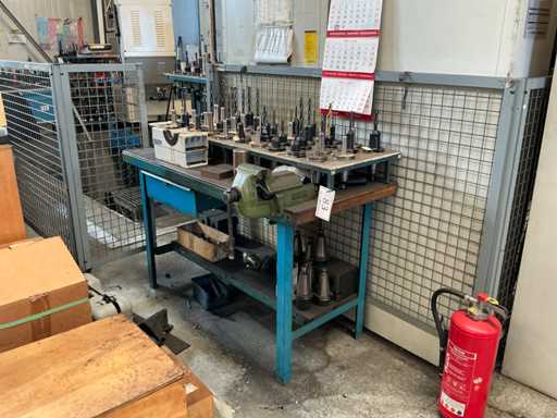 Posten SK 50 Werkzeugaufnahmen mit Untergestell