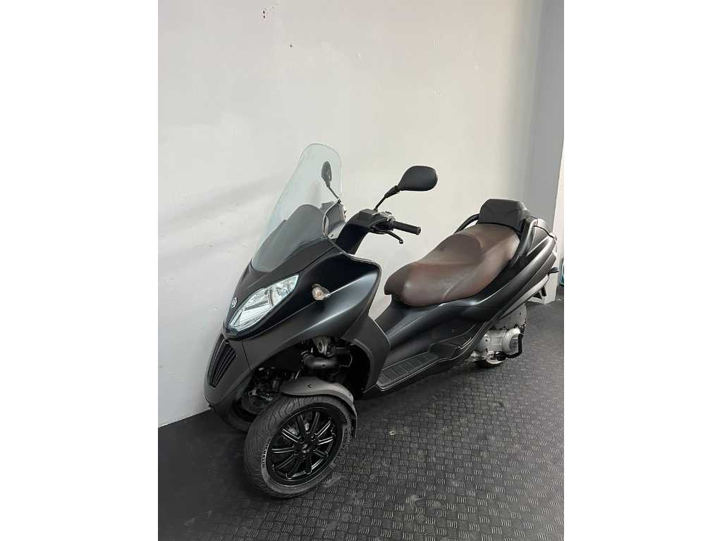 Piaggio Scooter 250 LT MP3 Motorcycle, H-249-KG