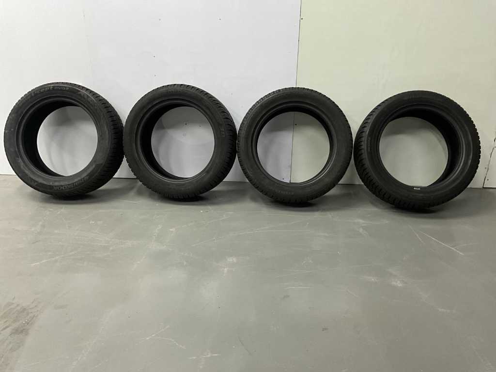 Set di pneumatici per auto