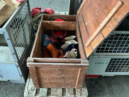 Forest protection equipment including transport crate