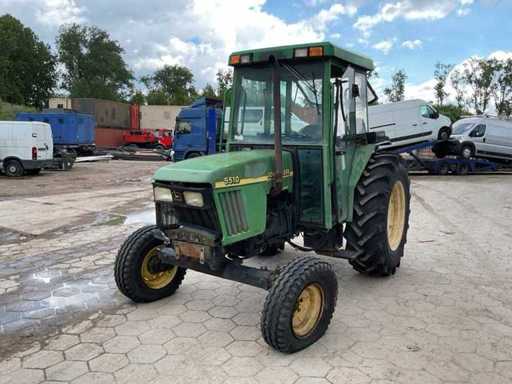 Traktor John Deere 5510 z 2000 roku