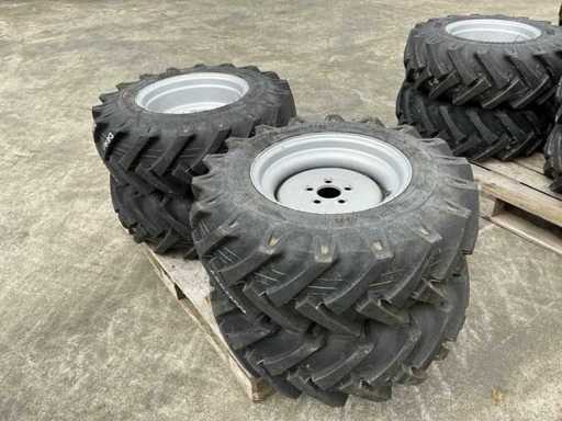 BKT AS504 Tire with rim (4x)