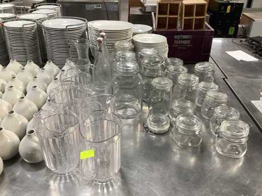 Divers pichets et pots