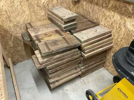 Beaucoup de planches de bois à rehaussement 40 cm sur 20 cm Bois de construction (124x)