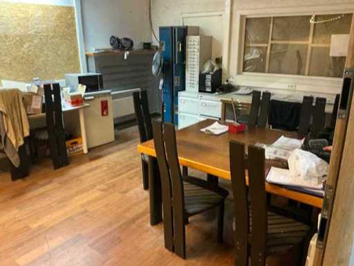 Inhoud kantoor / Eetruimte