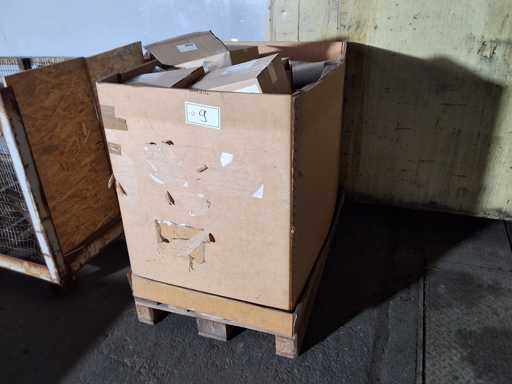   Palette mit TRUMA Teile