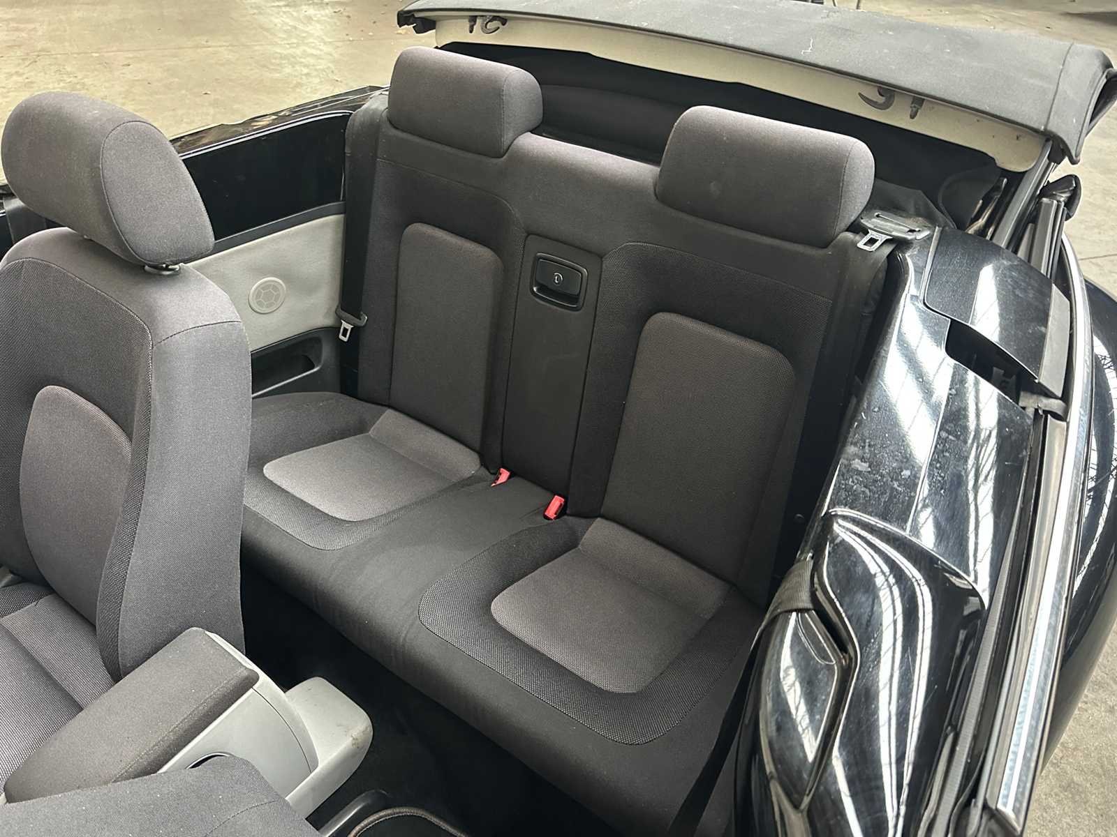 Volkswagen New Beetle Cabriolet 1.4 Turijn 75pk 2003, TH-271-J