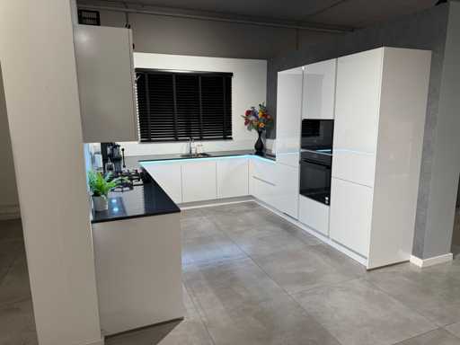 Nobilia - Cuisine showroom avec appareils Siemens StudioLine