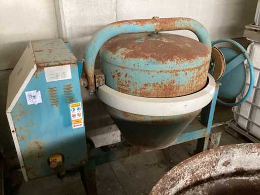 Concrete mixer