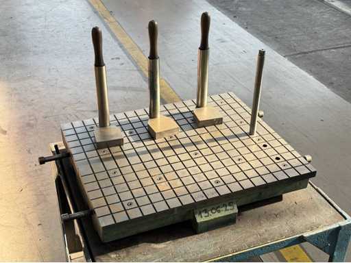   Clamping plate