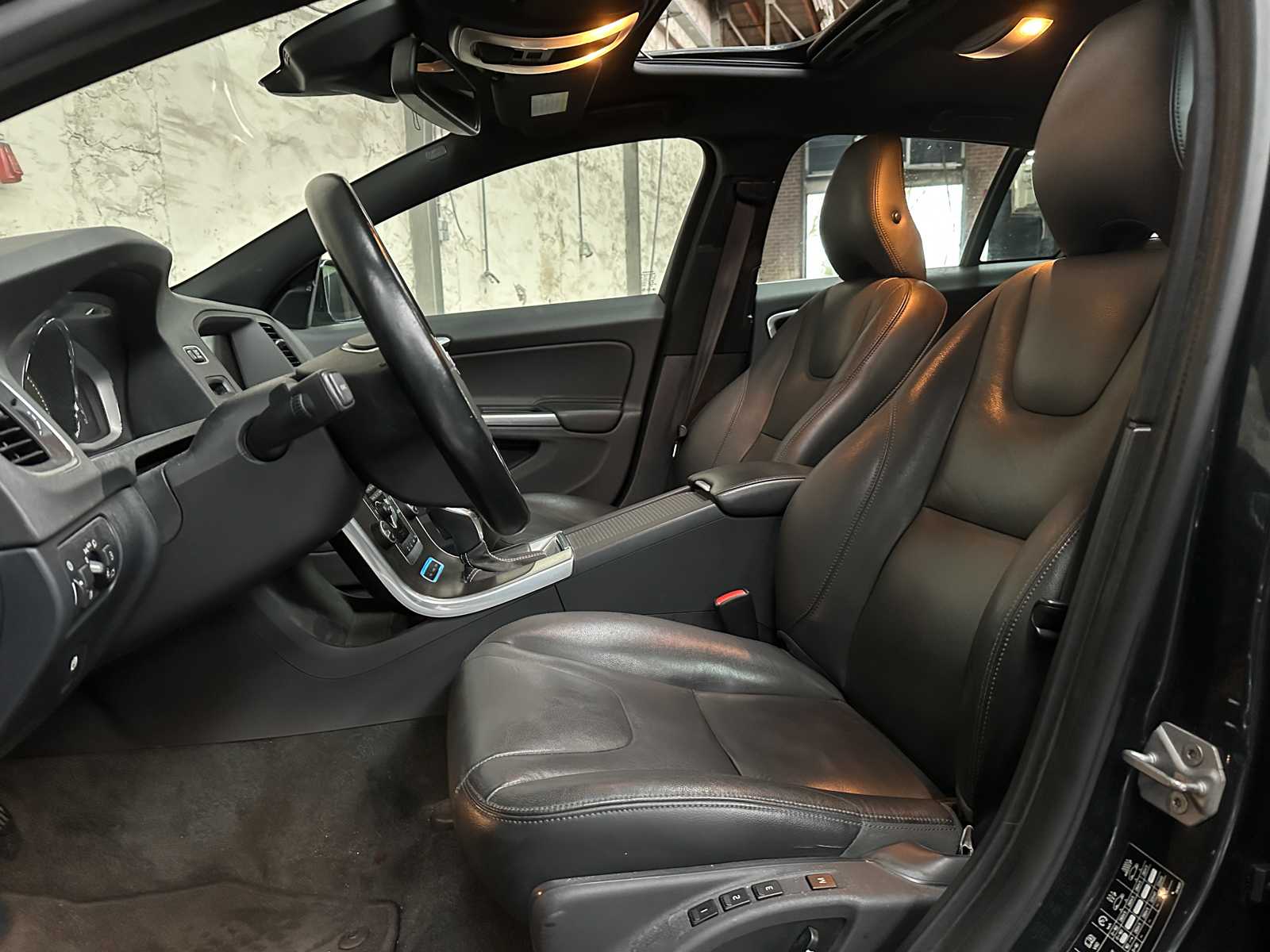 Volvo V60 2.4 D6 AWD Pl.i Sum. 215pk 2014, 3-TLD-47