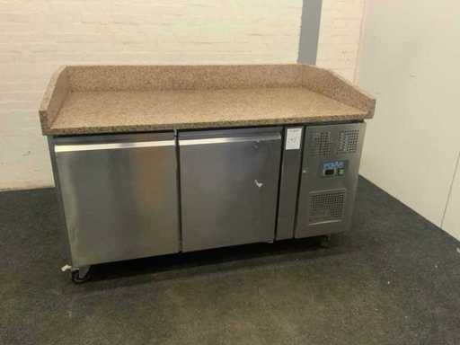 Polarny stół chłodniczy