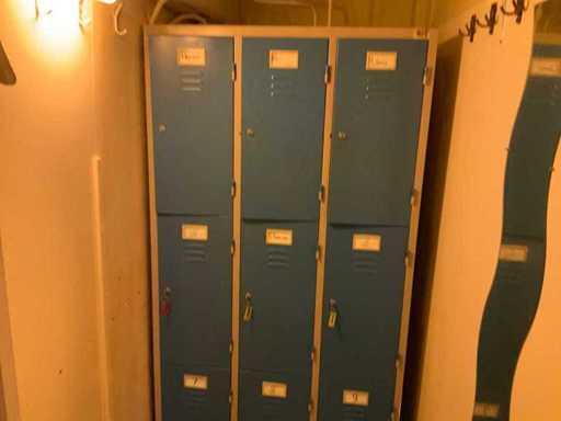 9-teiliger Schließschrank