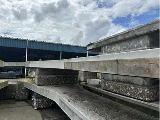 Jetée / plateforme / pilier à doigts / flotteur
