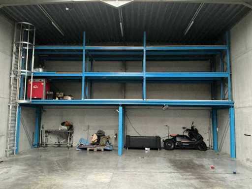 Dubbelzijdige magazijnstelling op metalen constructie