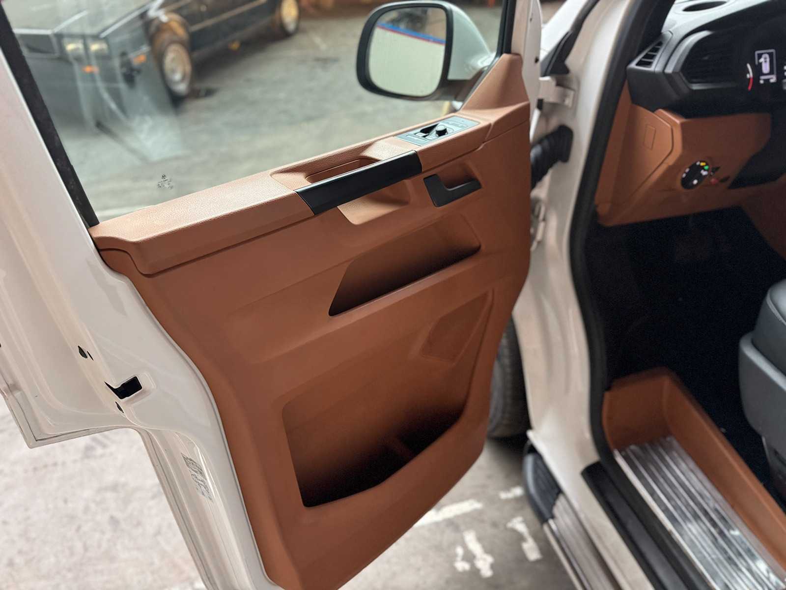 Volkswagen Transporter T6 VIP California Kampeerwagen 180pk 2021, HFF-38-X