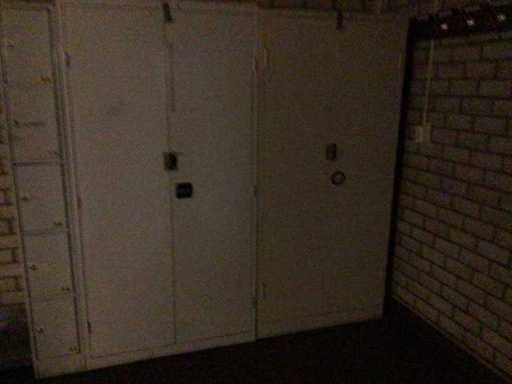 Filing cabinet (2x)