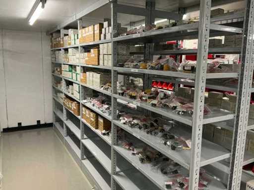 Lot de diverse materiale de instalare