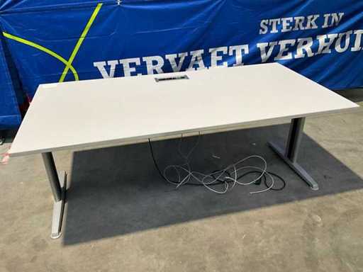 Bureau 200x100 met stekkerblok