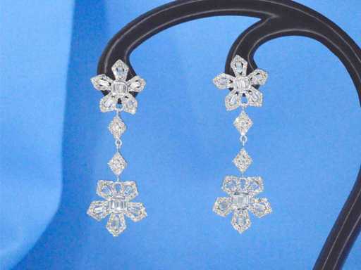 Orecchini in oro bianco con diamanti da 1,50 carati