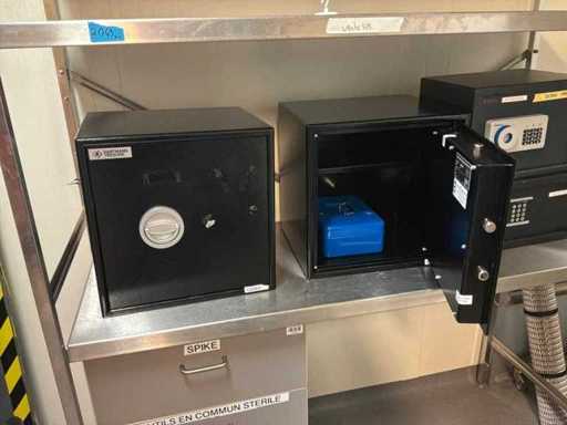 HARTMANN TRESORE ADORF Safes (2x)