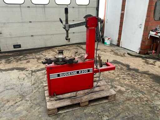 Duquesne R200 Tire removal and mounting device