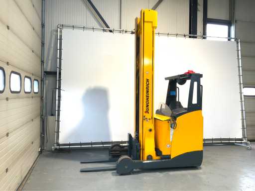 Jungheinrich ETV 325 Reach truck, triplex, free-lift