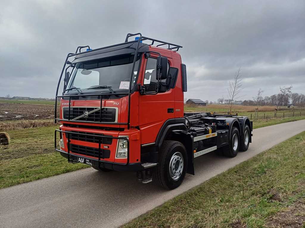 Volvo - FM330 6X6 - Hooklift truck multilift