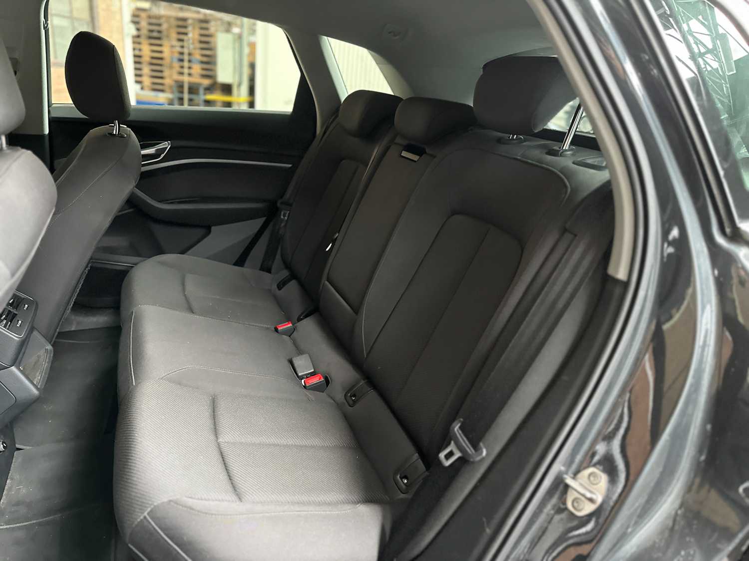 Audi e-tron 50 Quattro Launch Edition 71 kWh 313pk 2020 (Origineel-NL & 1e Eigenaar), J-840-LR