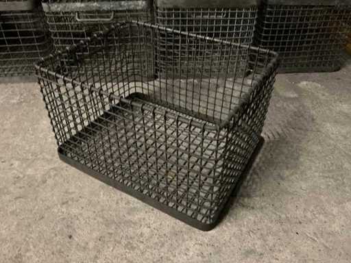 Muchas cestas de alambre