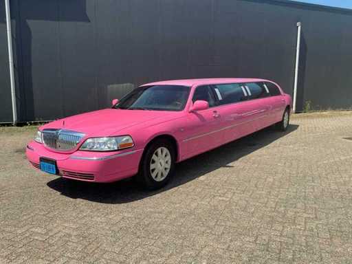 2002 Lincoln Town Car 4.6 Signature Limousine