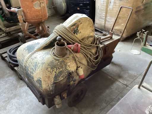 Construction site iron rod cutter