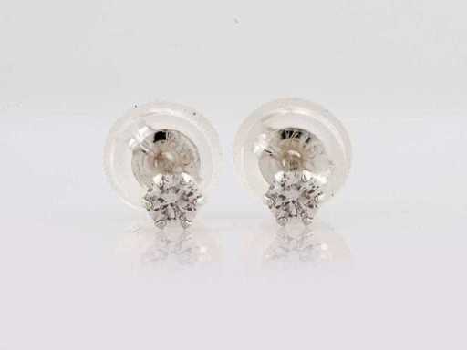 18 KT White gold Earring With Natural Diamond