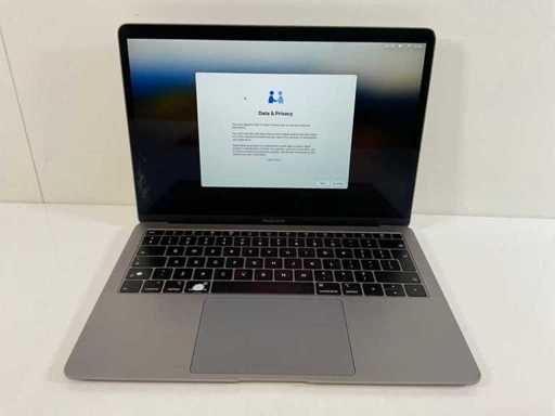 Apple MacBook Air 13", DualCore i5, 8GB RAM, 121GB NVMe Laptop
