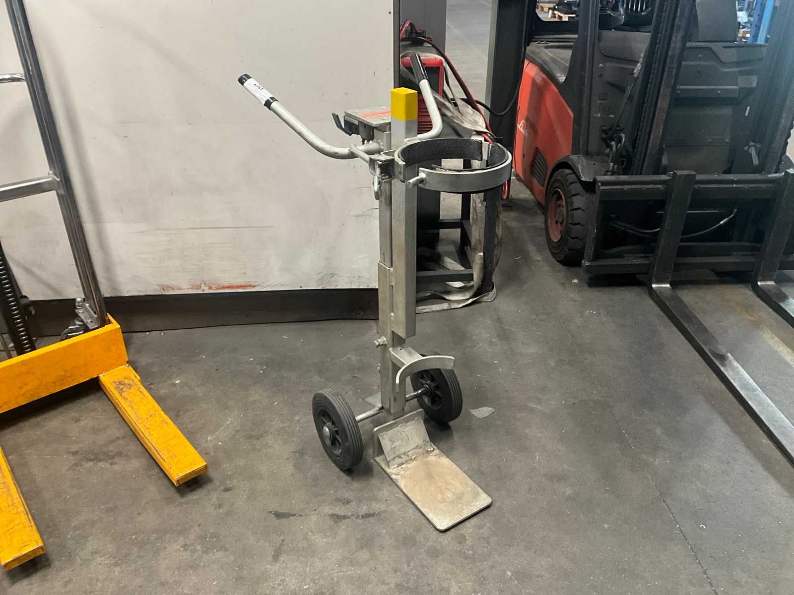 Gas cylinder trolley