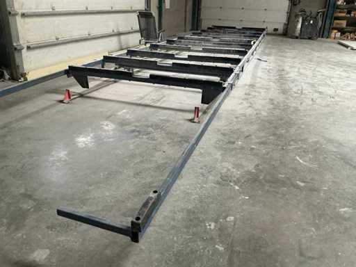 Stalowy tramwaj o profilu