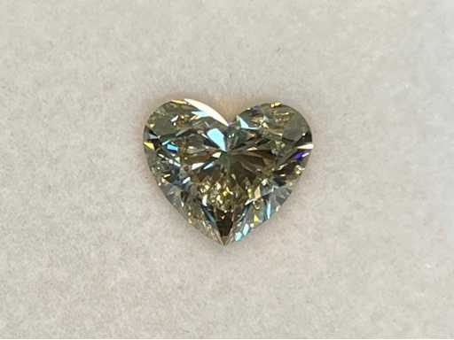 Diamant 3,02 ct formă de inimă tăiat liber