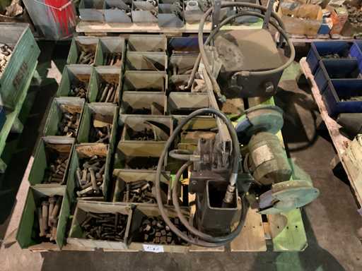 Série de différents fixateurs