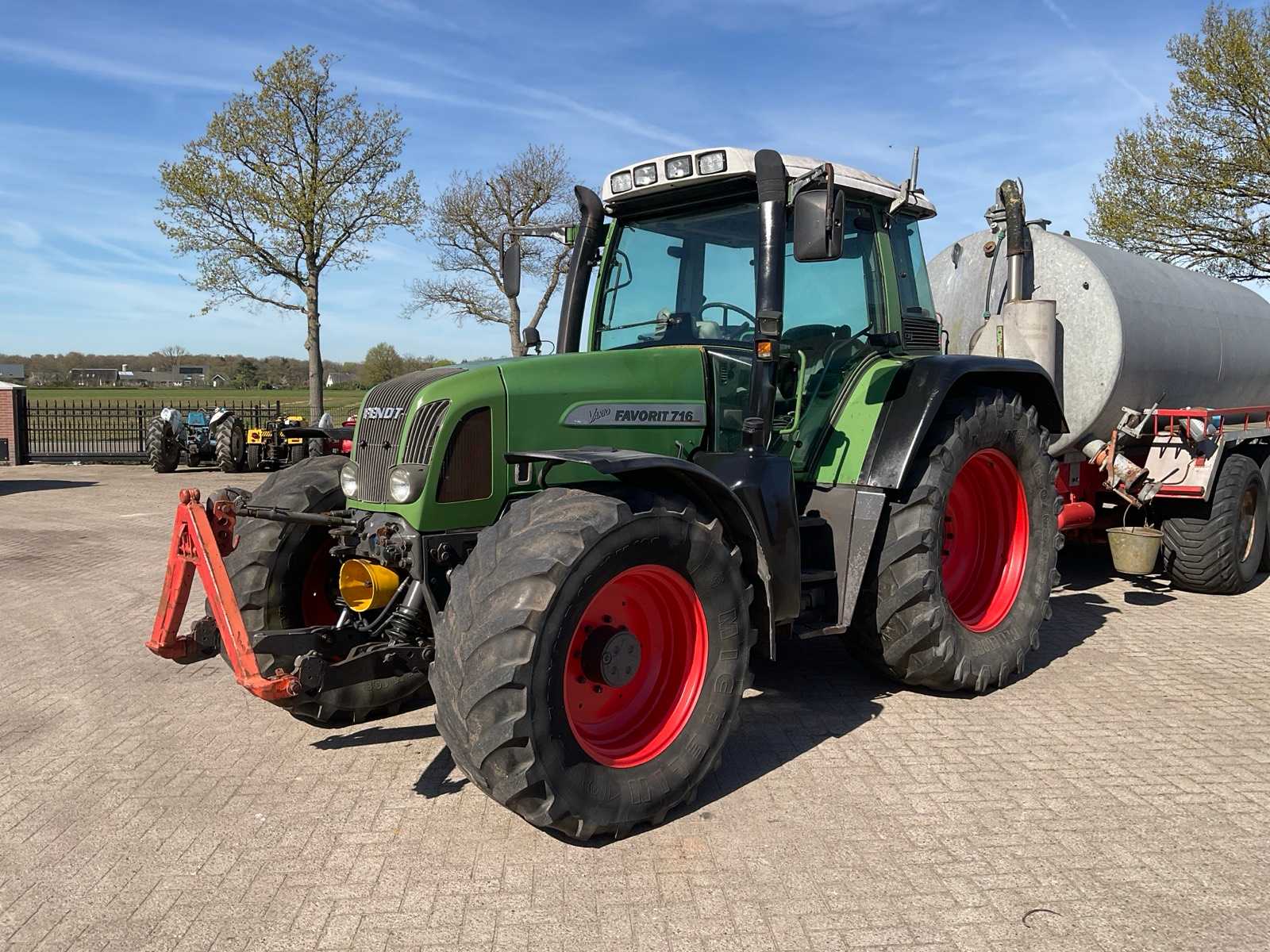 2002 Fendt Favorit 716 Vario All-wheel drive farm tractor