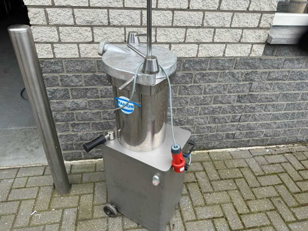 Ramon - 25 L - Tampling machines and filling cans, stuffing bush