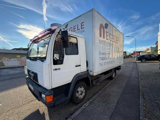 MAN 8-163 / L 2000 truck with box