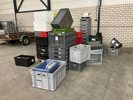 Partij kunststof kratten